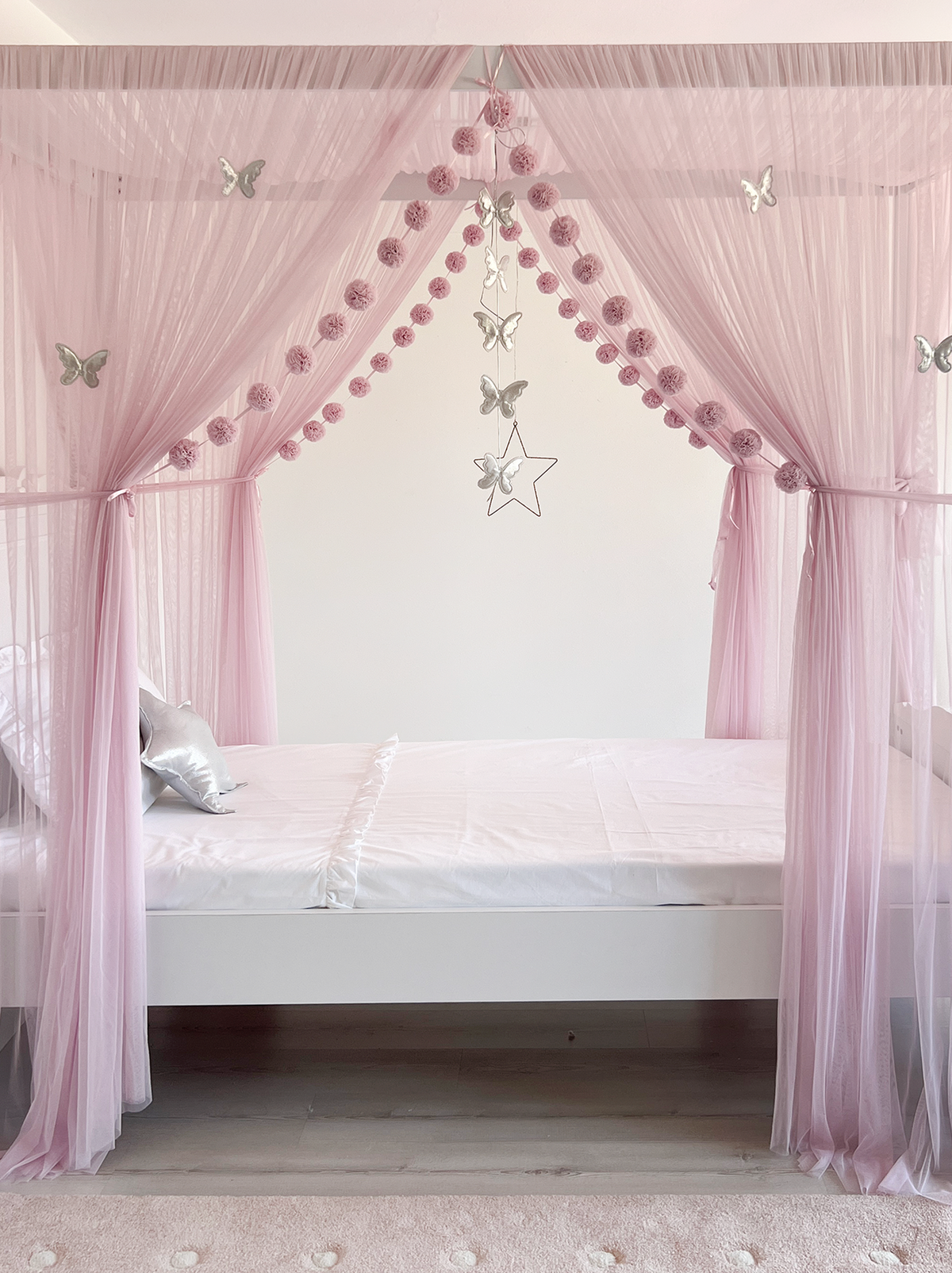 Poster Bed Deluxe-Baby Lilac