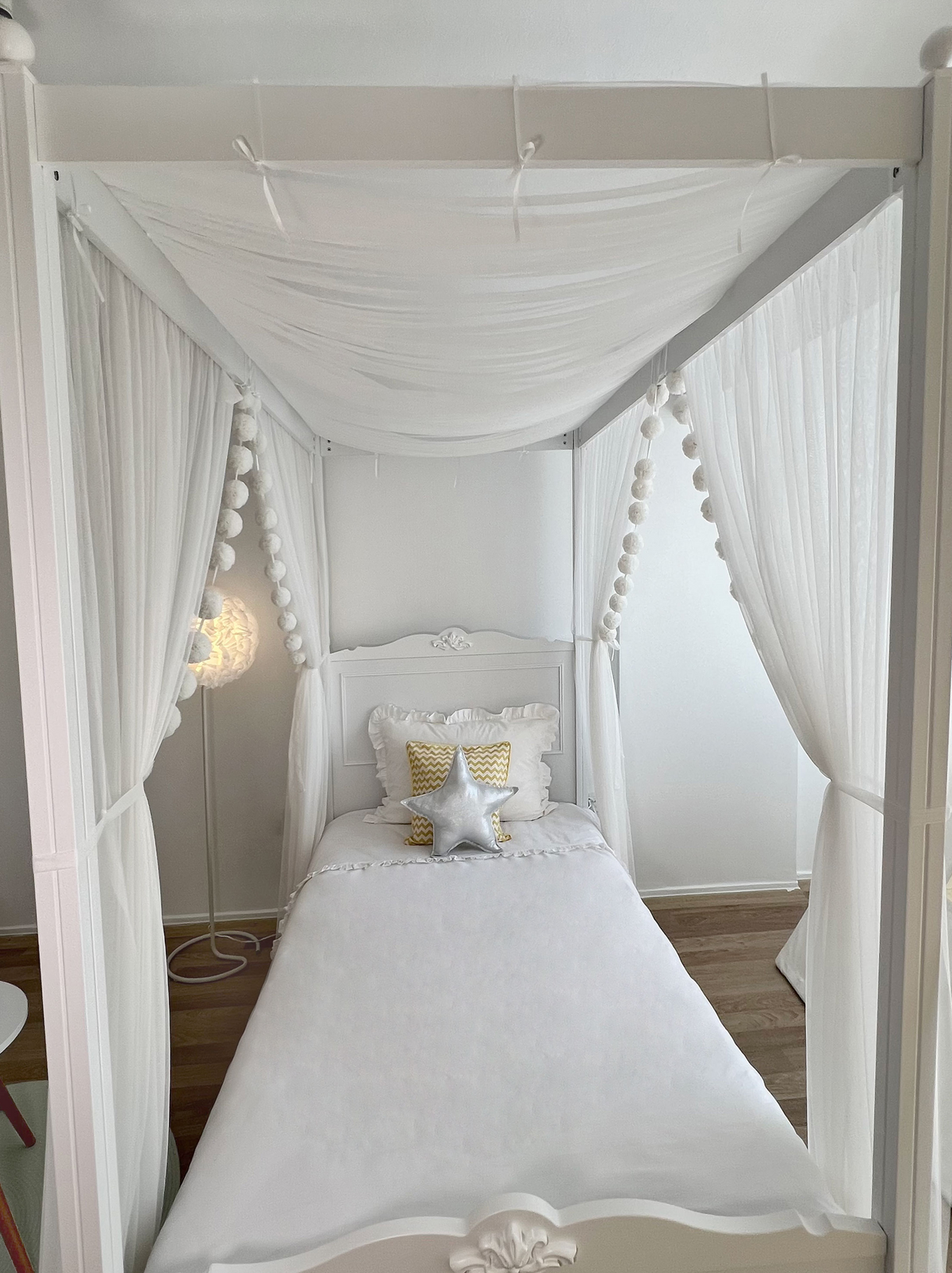 Poster Bed Basic-White