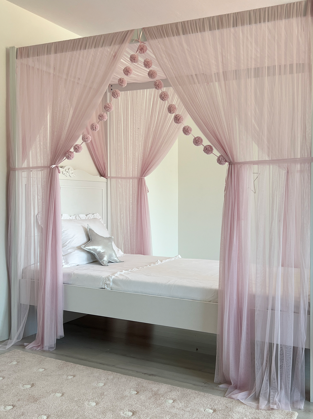 Poster Bed Deluxe-Baby Lilac