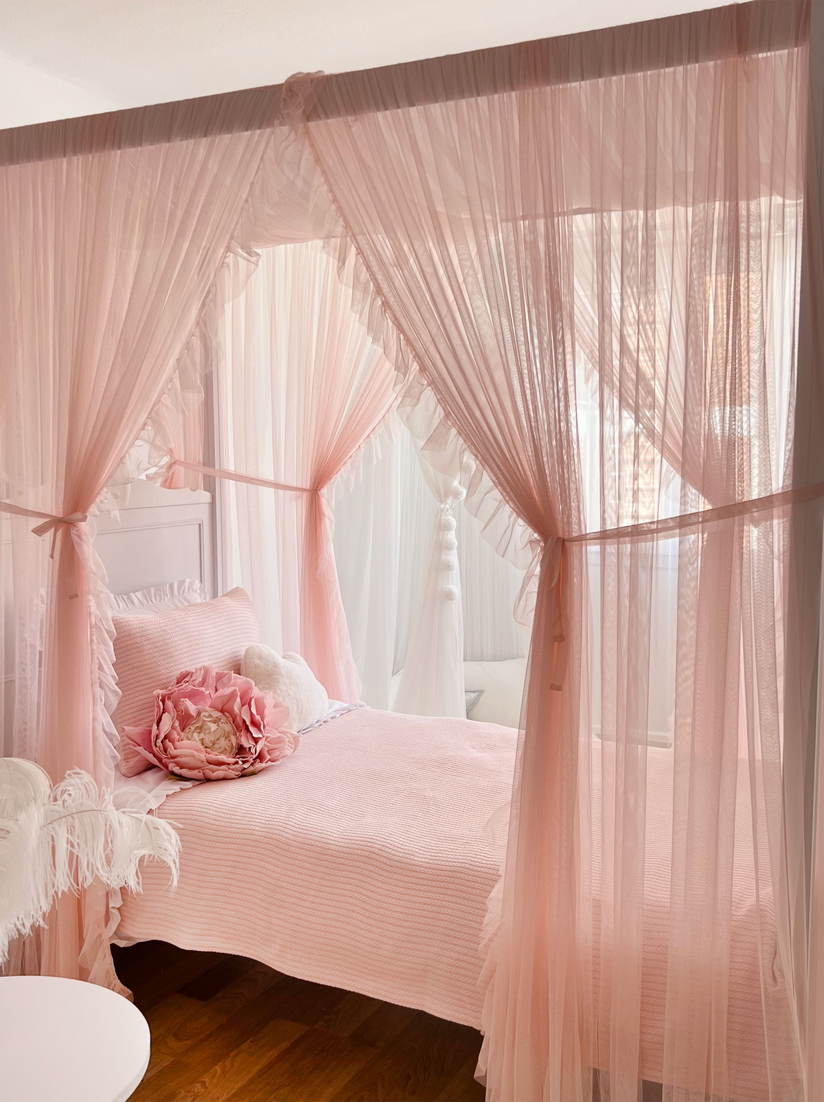 Poster Bed Deluxe with Frill-Baby Pink