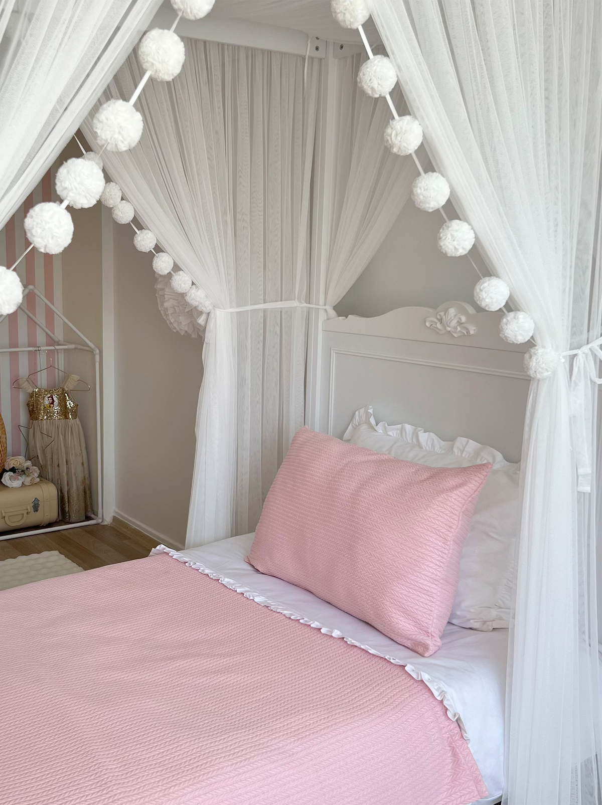 Poster Bed Deluxe-White