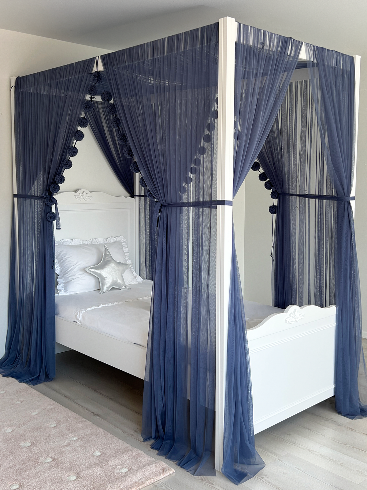 Poster Bed Deluxe-Glaucous Blue