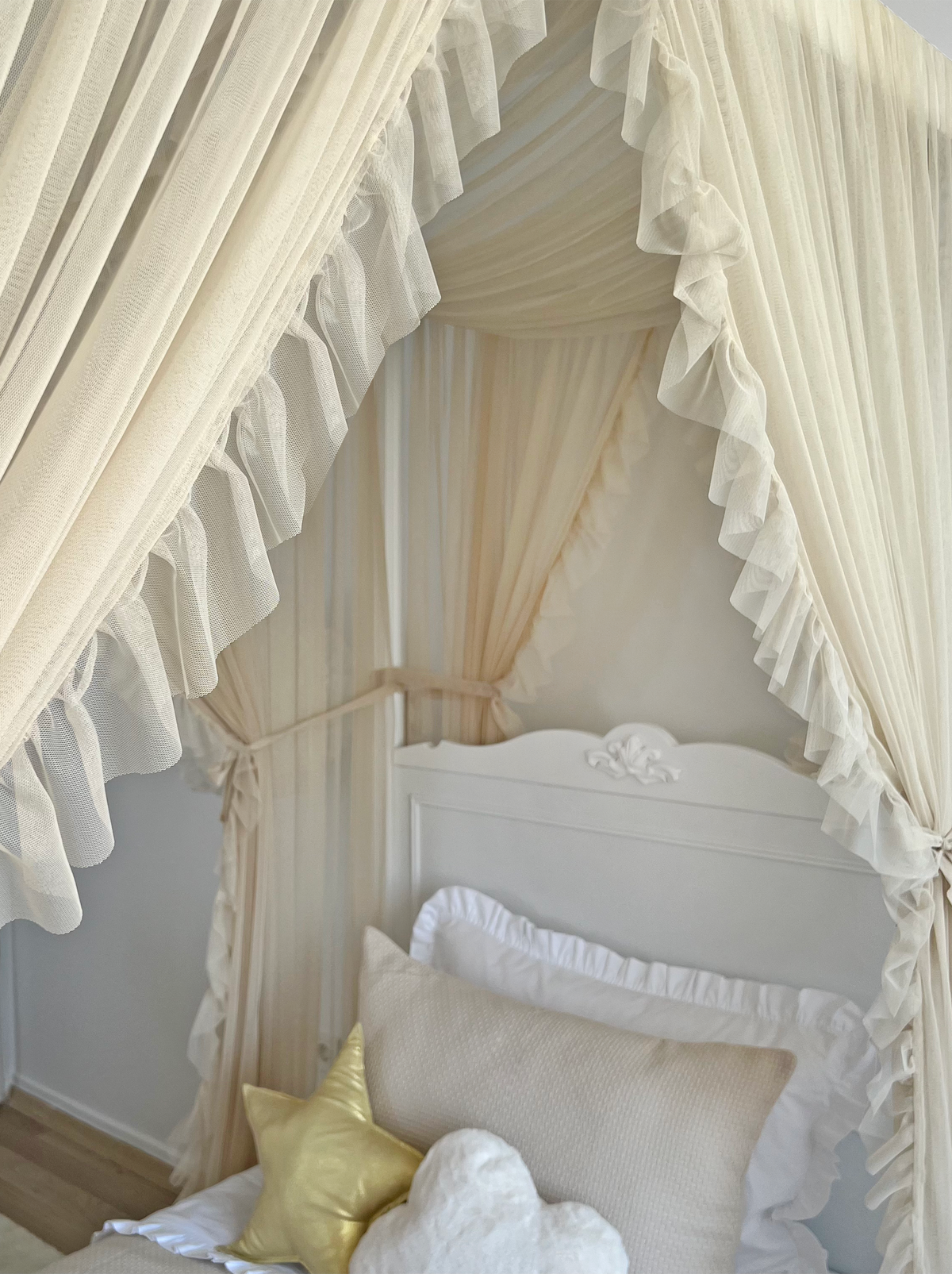 Poster Bed Deluxe with Frill-Beige