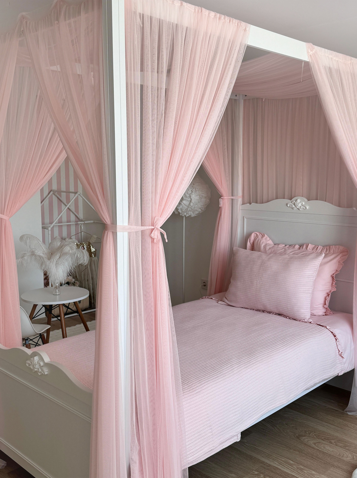 Poster Bed Deluxe-Baby Pink