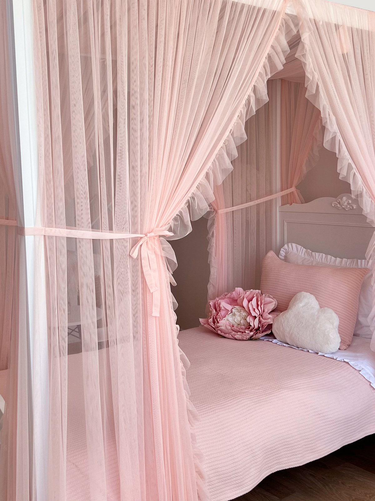 Poster Bed Deluxe with Frill-Baby Pink