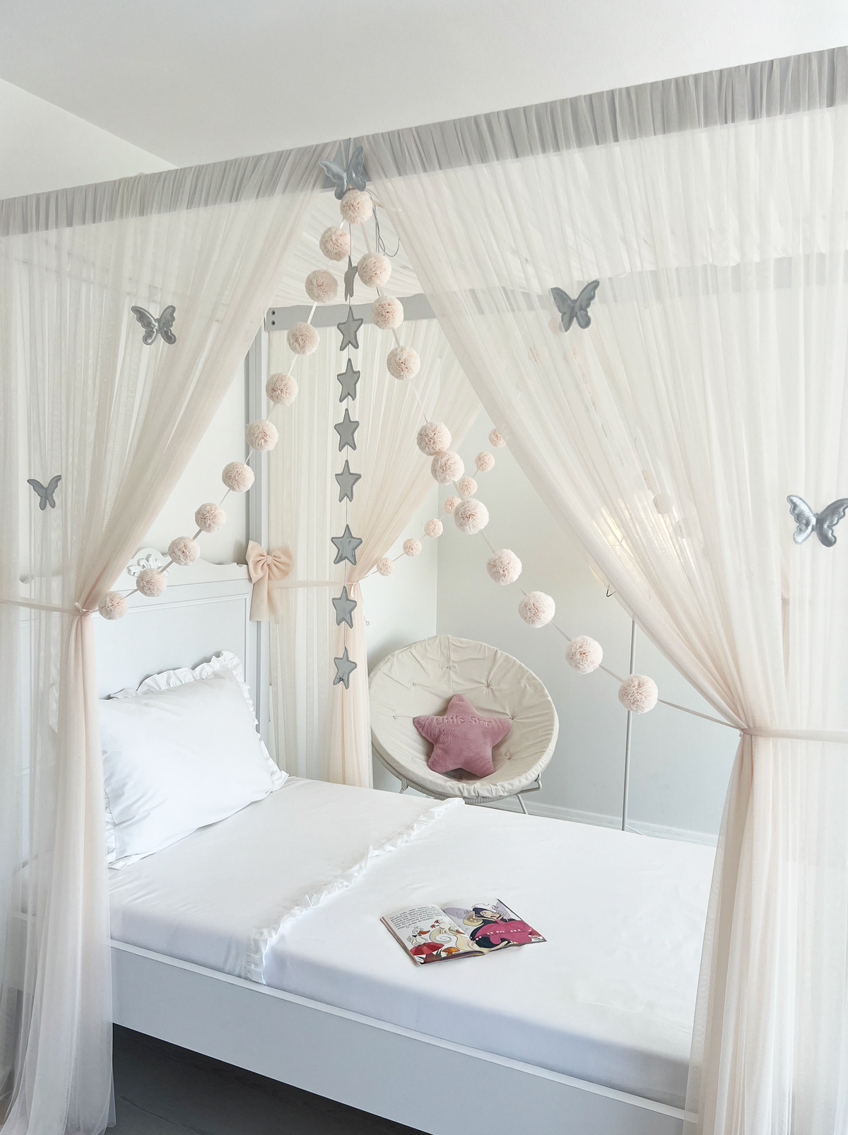 Poster Bed Basic- Soft Vanilla