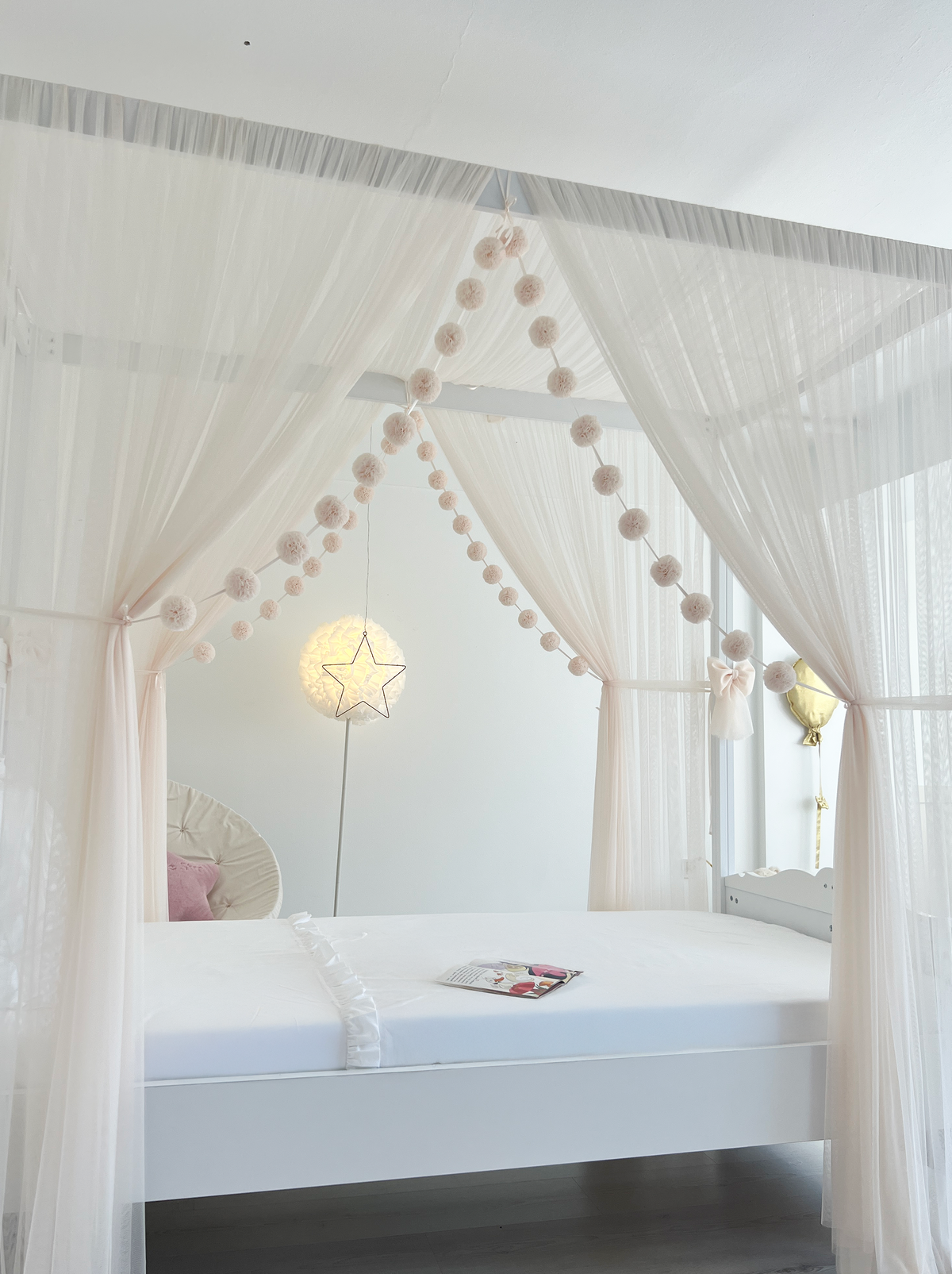 Poster Bed Basic- Soft Vanilla