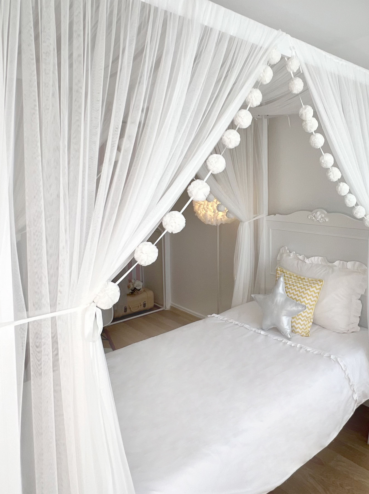 Poster Bed Basic-White
