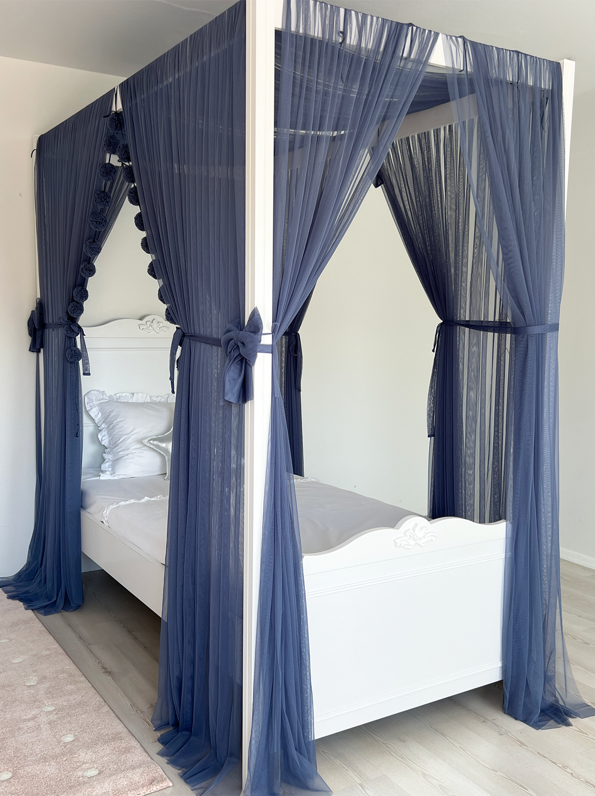 Poster Bed Deluxe-Glaucous Blue