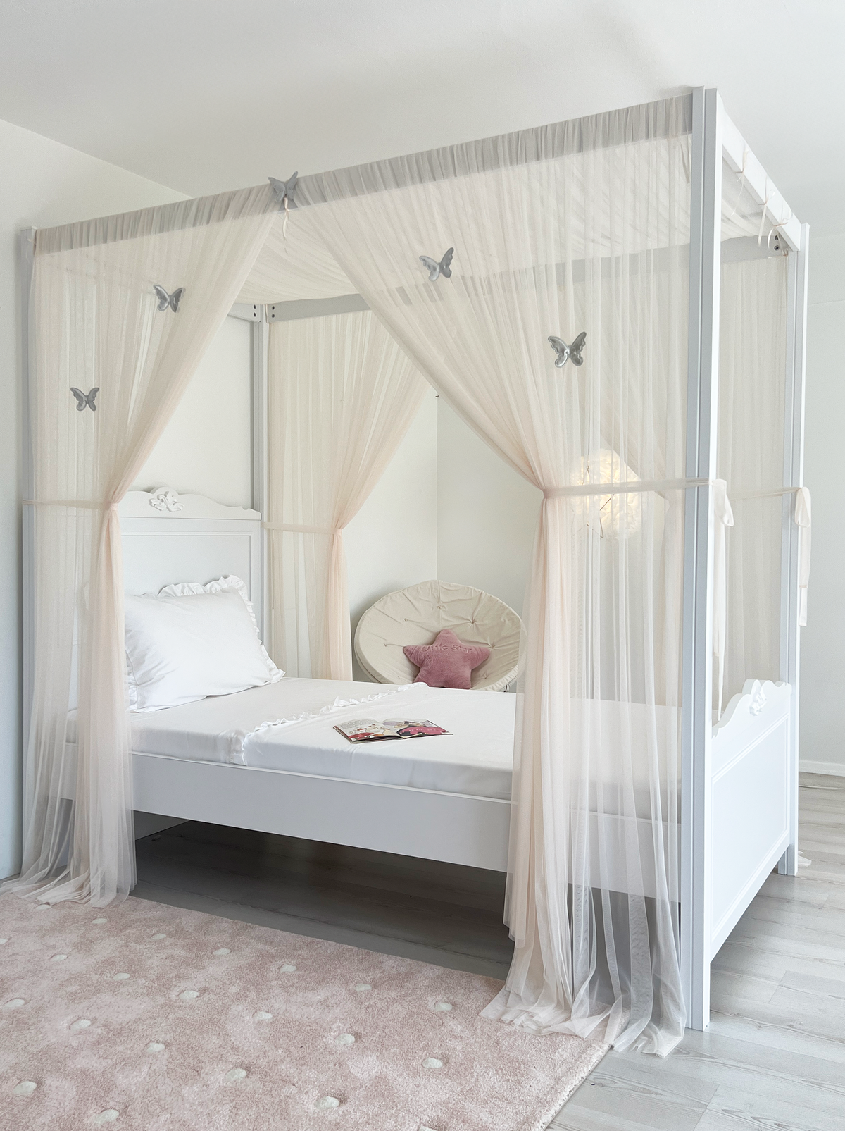 Poster Bed Basic- Soft Vanilla