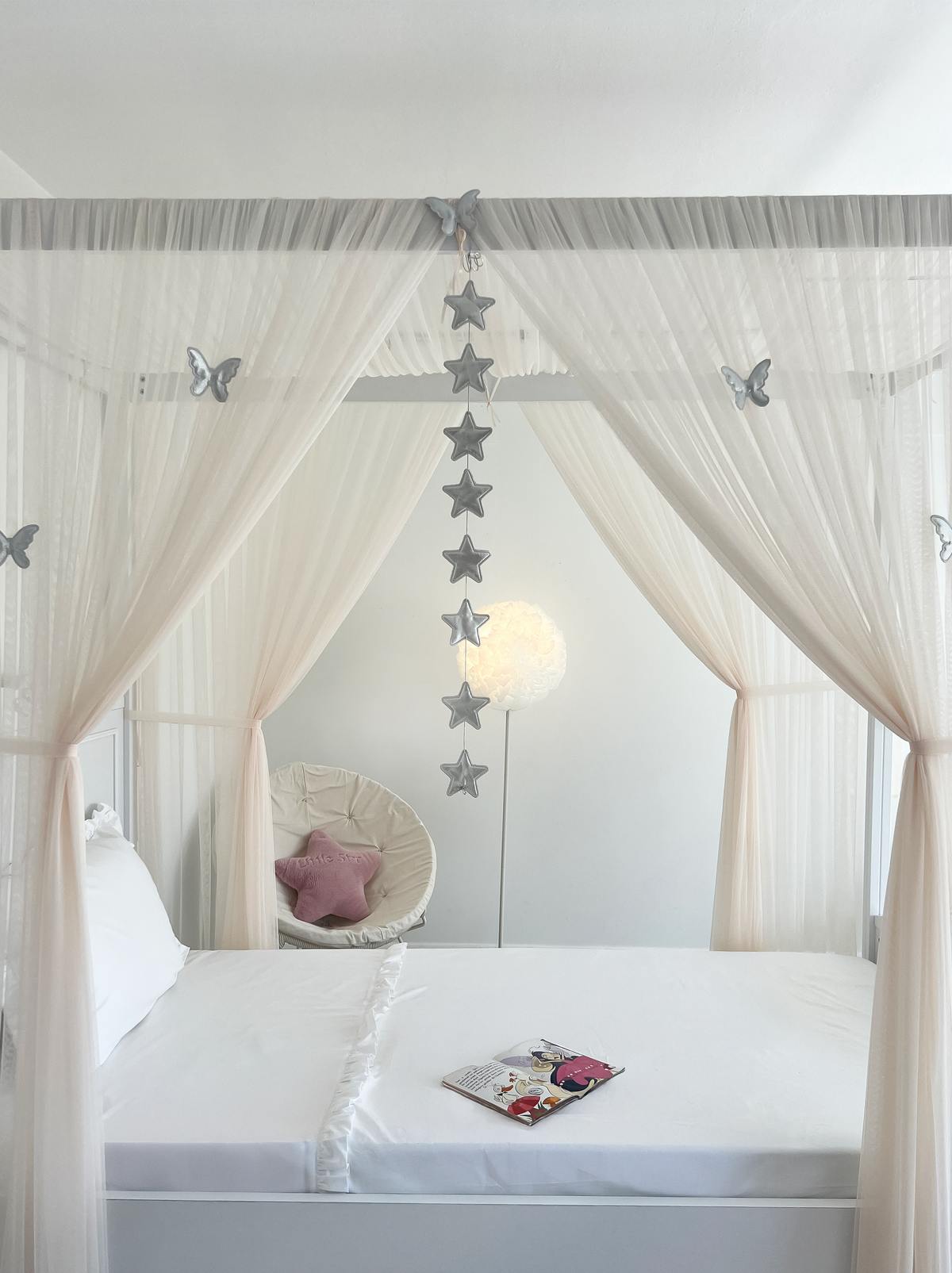 Poster Bed Basic- Soft Vanilla