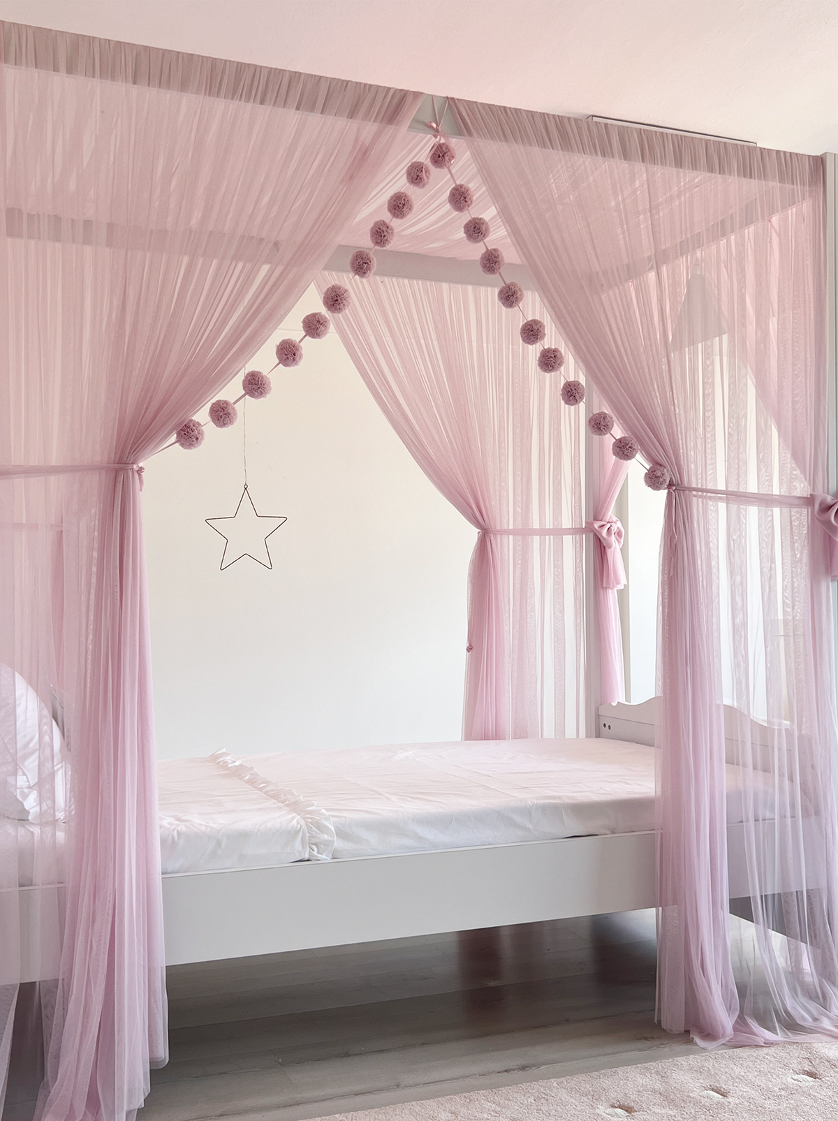 Poster Bed Deluxe-Baby Lilac