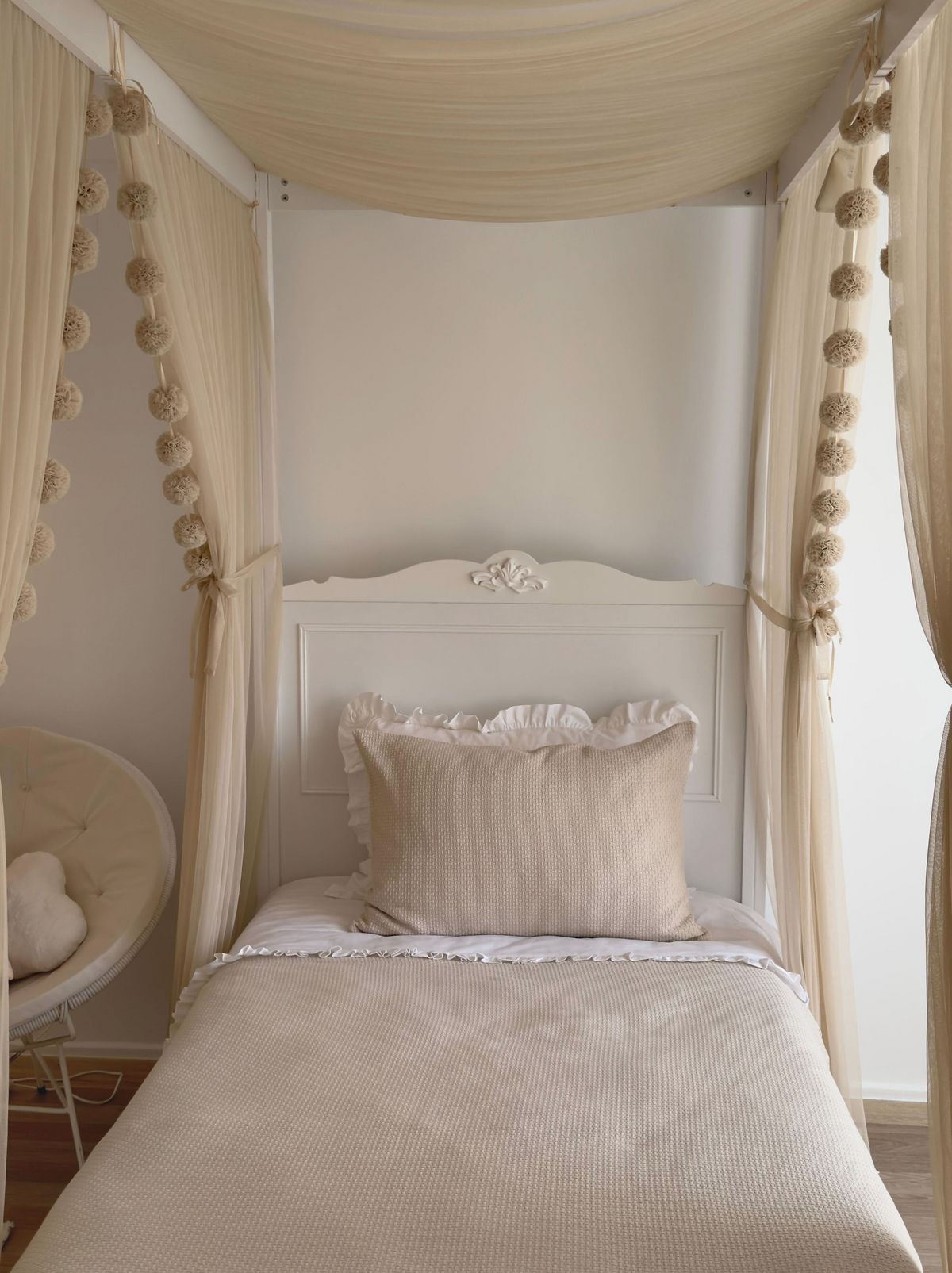 Poster Bed Basic-Beige