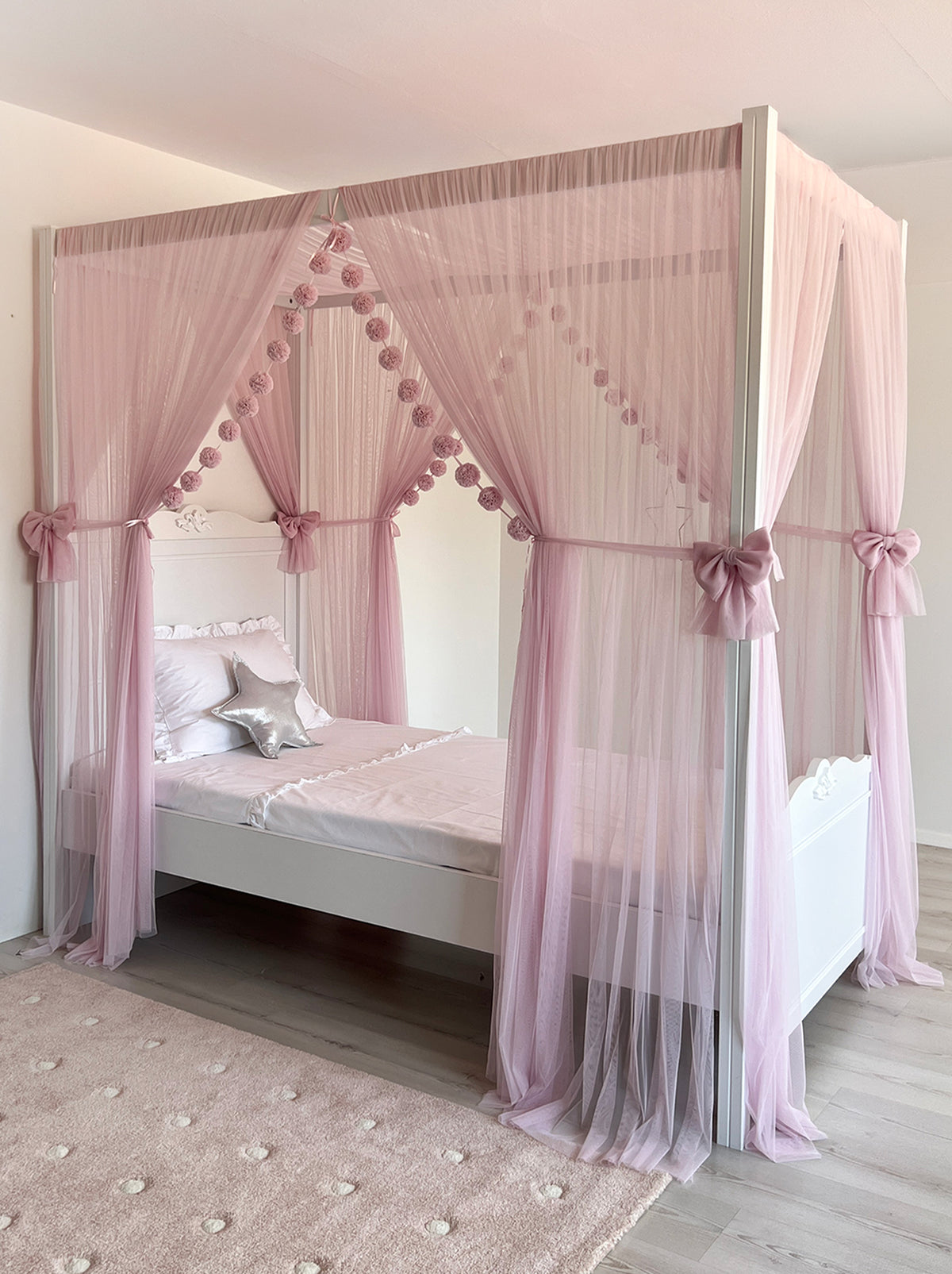 Poster Bed Deluxe-Baby Lilac