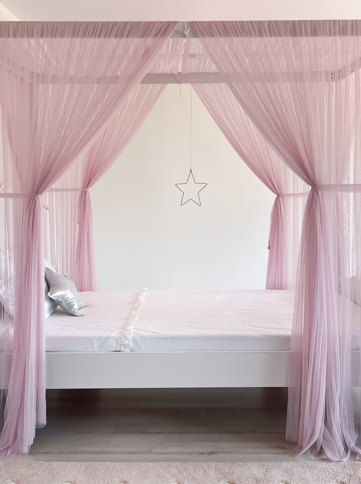 Poster Bed Deluxe-Baby Lilac