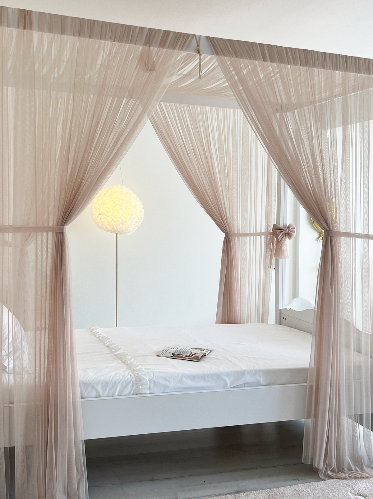 Poster Bed Basic-Pinkish Stone