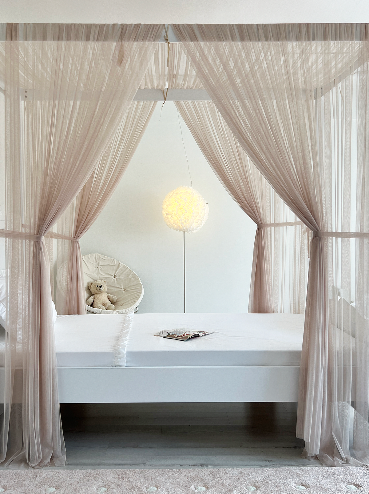 Poster Bed Basic-Pinkish Stone