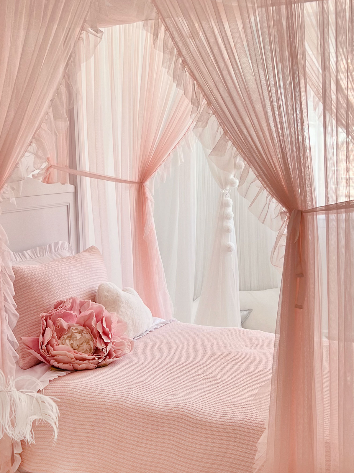 Poster Bed Deluxe with Frill-Baby Pink