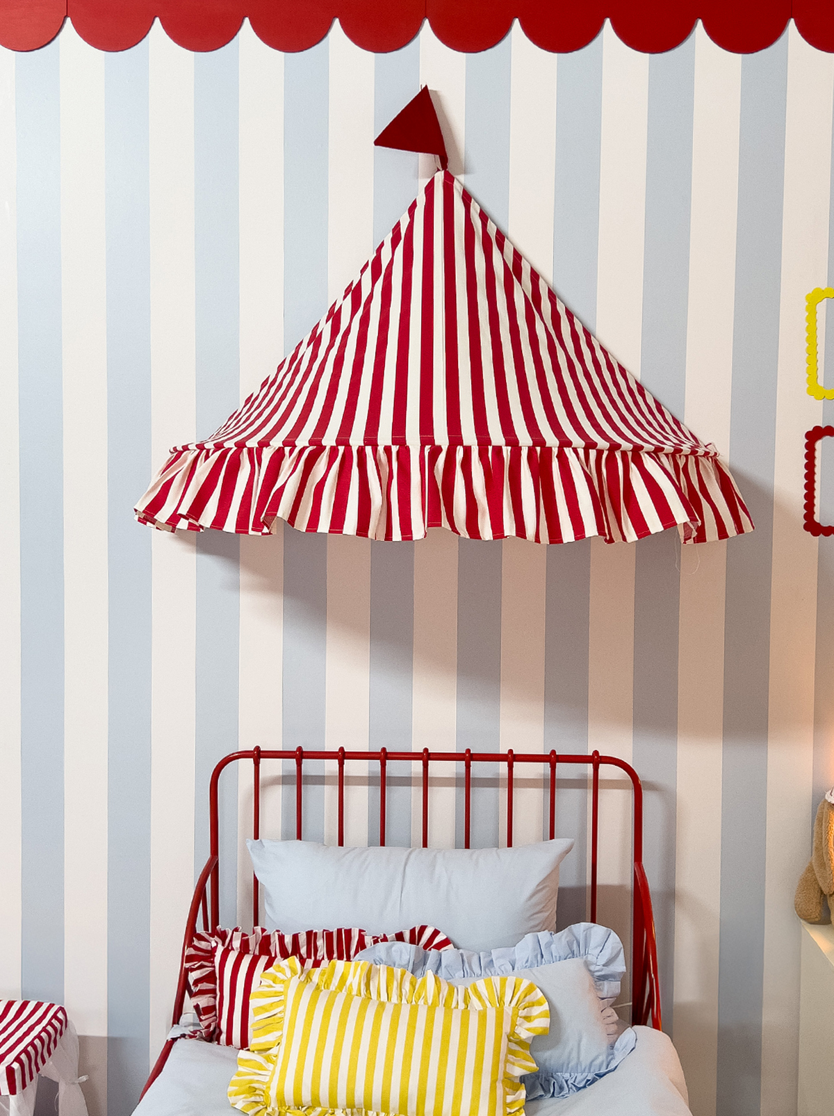 Half Moon Canopy Frill-Circus