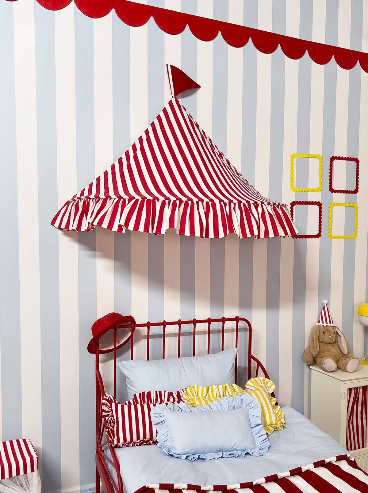 Half Moon Canopy Frill-Circus