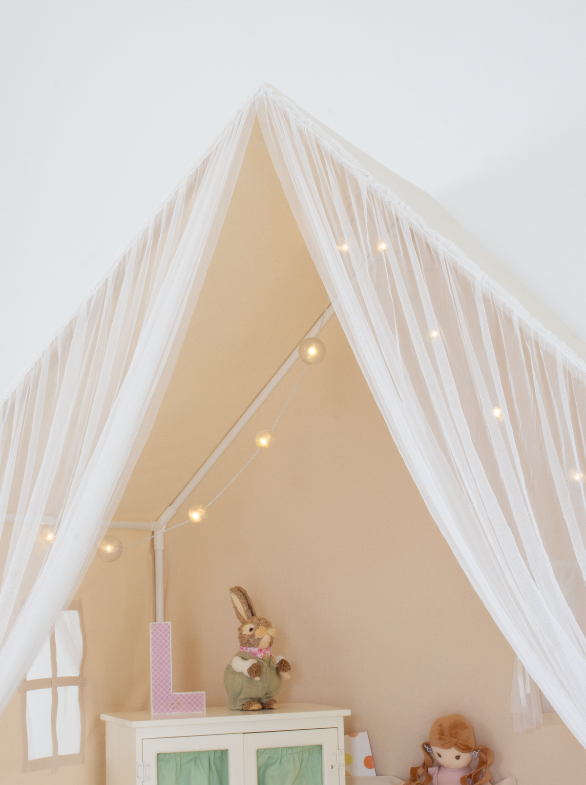 Playhouse Montessori With Curtains-Natural