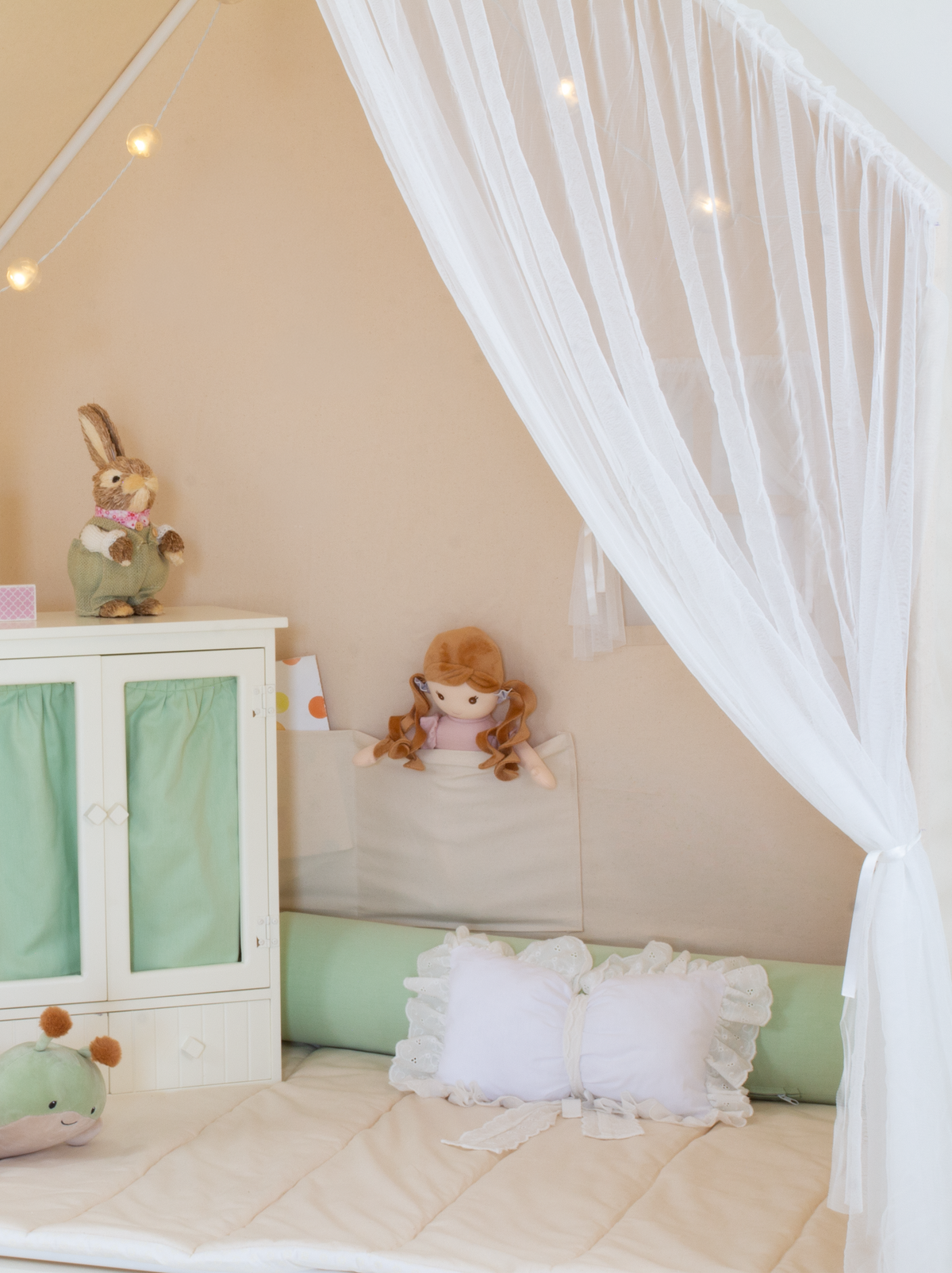 Playhouse Montessori With Curtains-Natural
