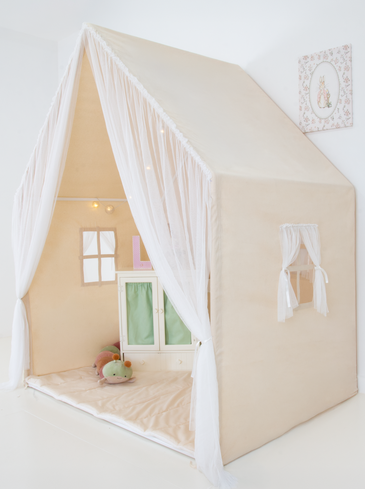 Playhouse Montessori With Curtains-Natural