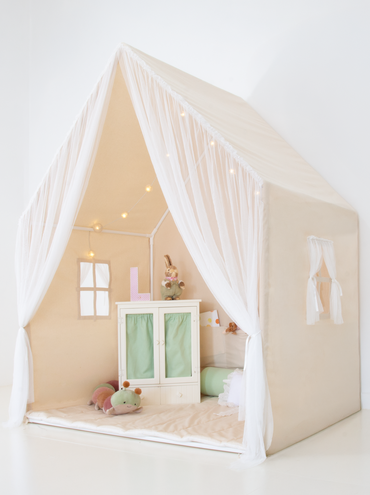 Playhouse Montessori With Curtains-Natural
