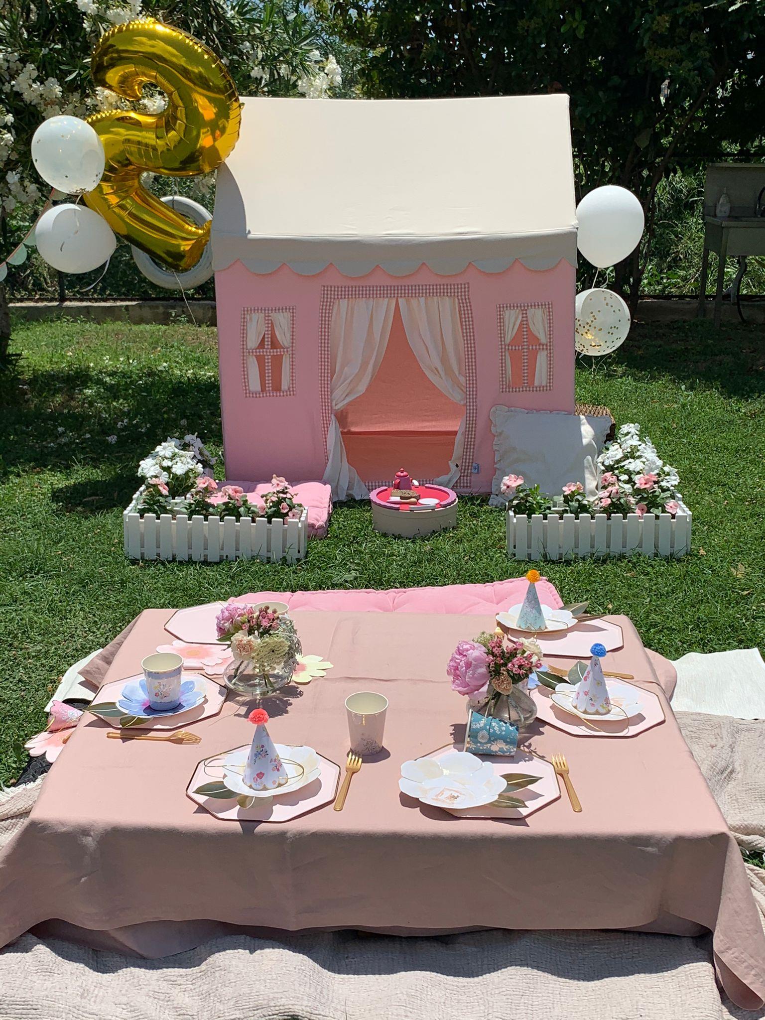 PLAYHOUSE-NATURAL ROOF
