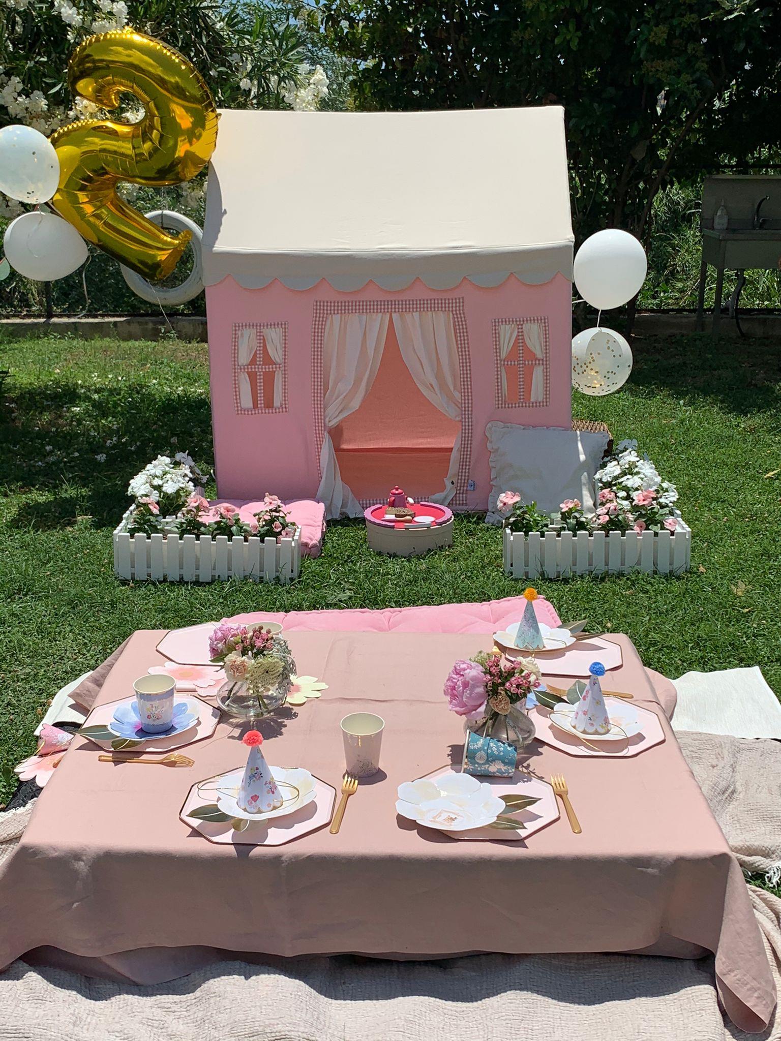 PLAYHOUSE-NATURAL ROOF
