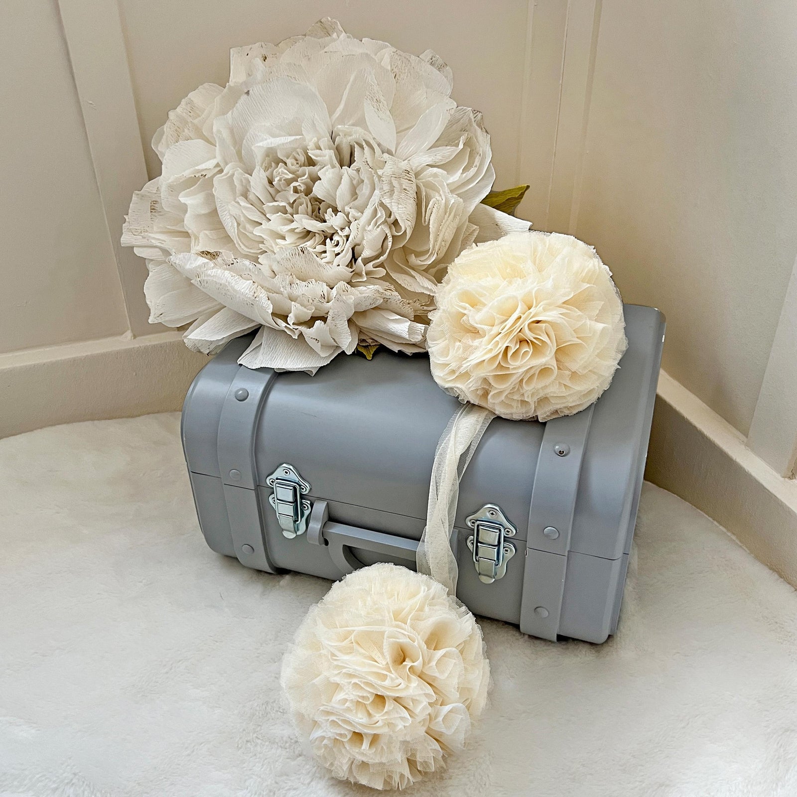 Twin Pompoms-Cream